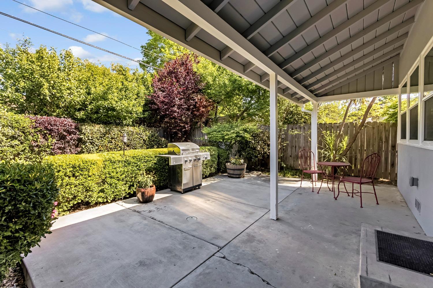 Detail Gallery Image 23 of 35 For 5211 Whittier Dr, Sacramento,  CA 95820 - 3 Beds | 2 Baths