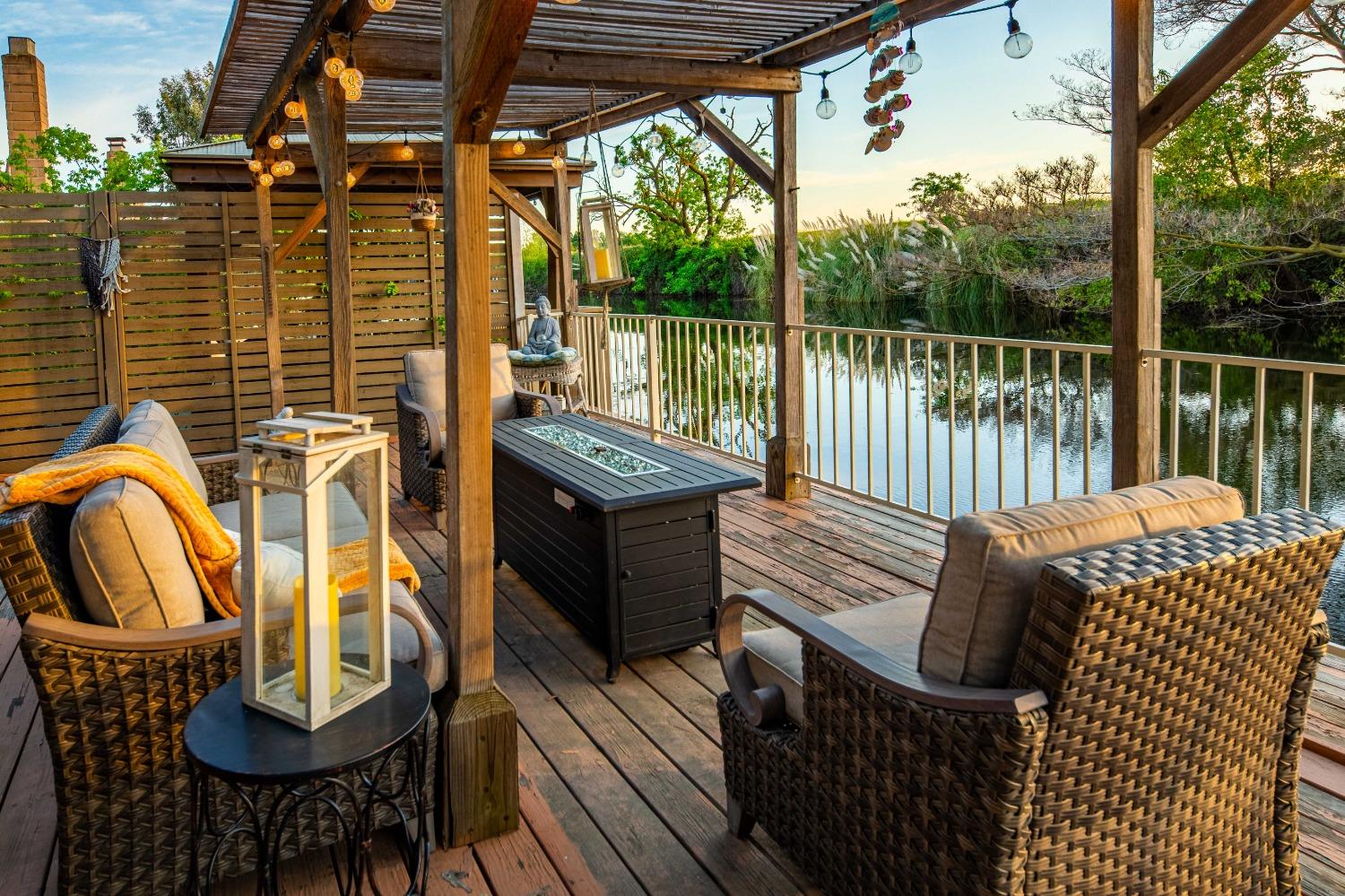 Detail Gallery Image 1 of 25 For 8667 Mariners Dr #33,  Stockton,  CA 95219 - 1 Beds | 1 Baths