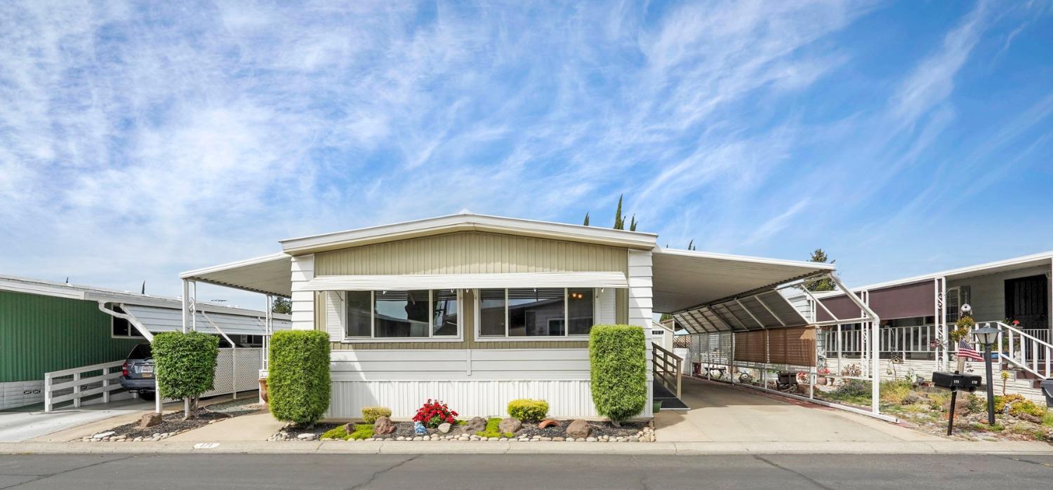Detail Gallery Image 2 of 43 For 171 El Centro Dr, Lodi,  CA 95240 - 3 Beds | 2 Baths