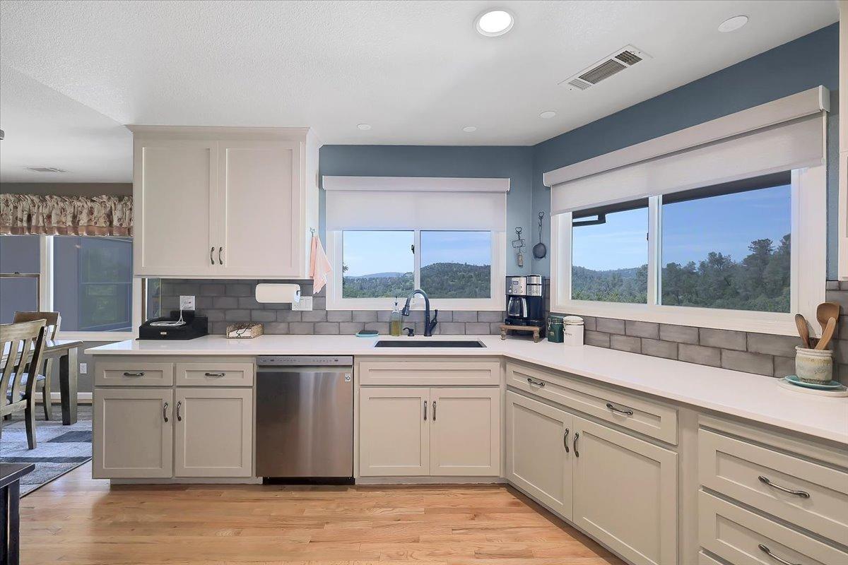 Detail Gallery Image 27 of 99 For 9521 Sicard Flat Rd, Browns Valley,  CA 95918 - 4 Beds | 3/1 Baths