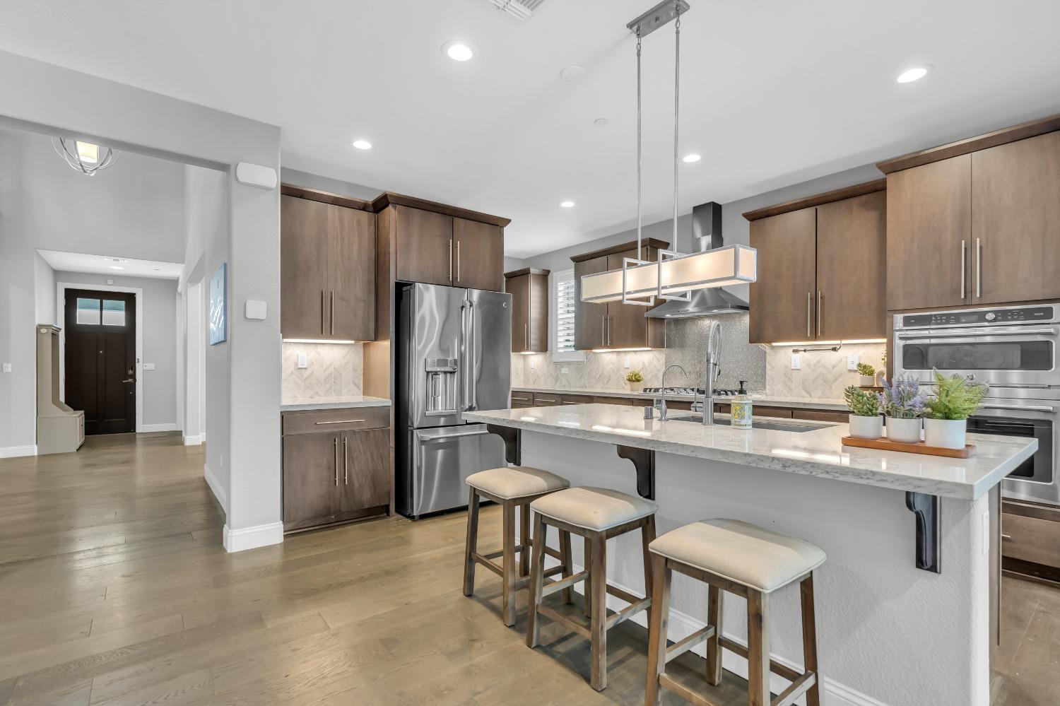 Detail Gallery Image 13 of 70 For 1725 Marina Dr, Lathrop,  CA 95330 - 5 Beds | 3/1 Baths