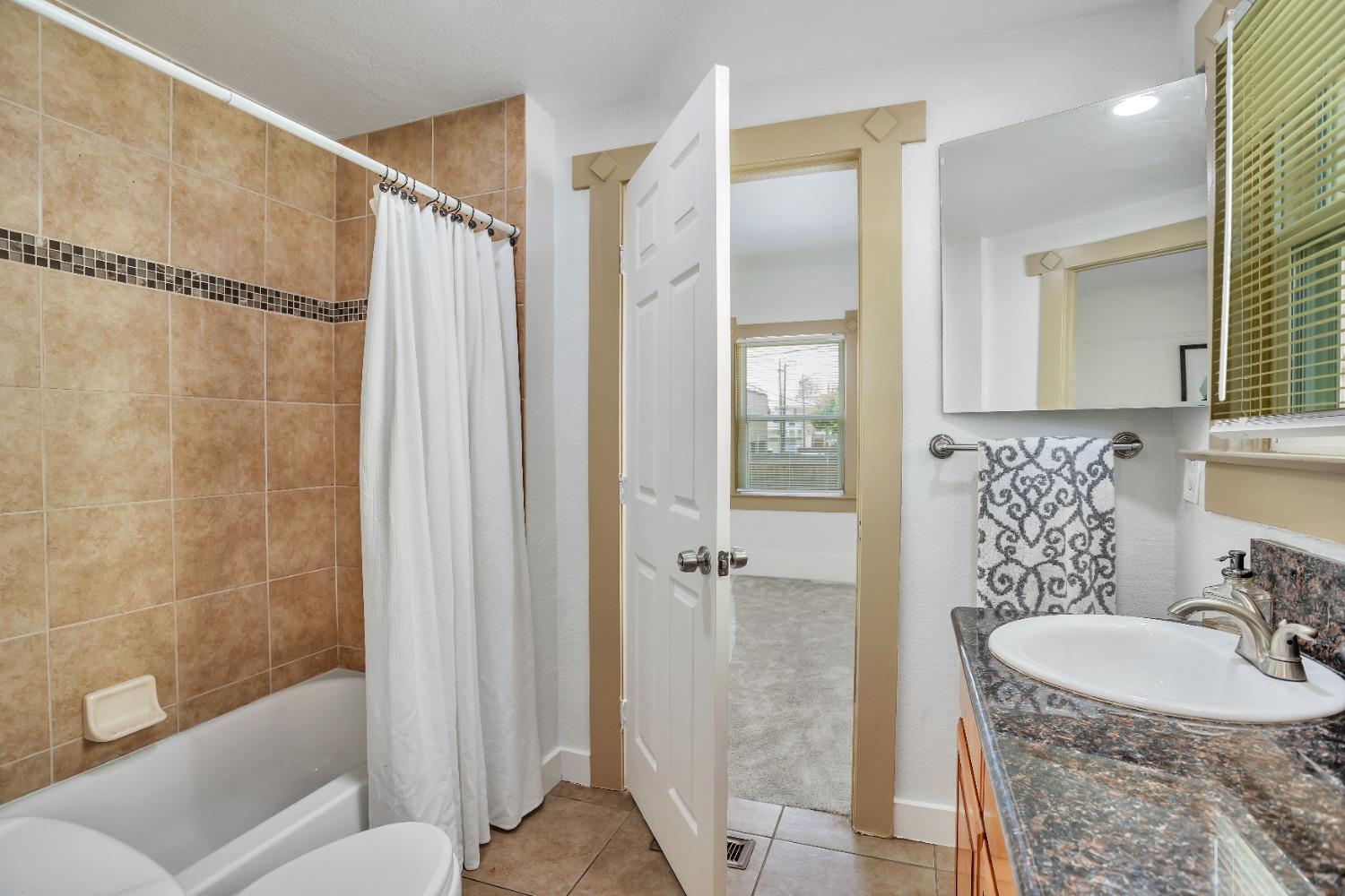 29th, Sacramento, California image 42