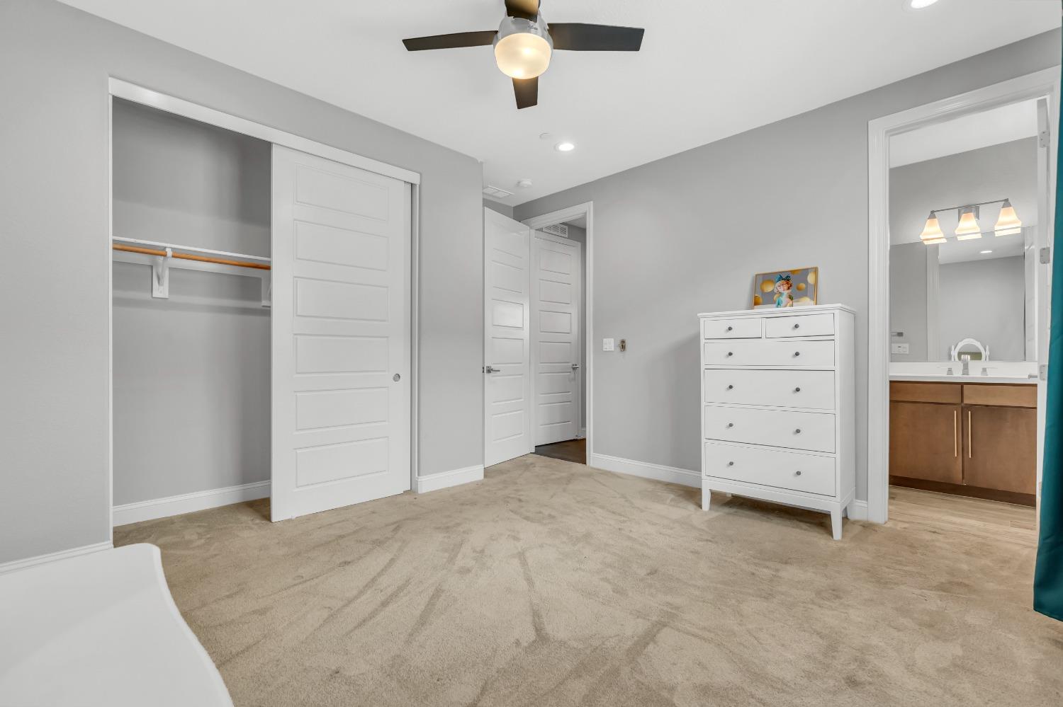 Detail Gallery Image 28 of 70 For 1725 Marina Dr, Lathrop,  CA 95330 - 5 Beds | 3/1 Baths