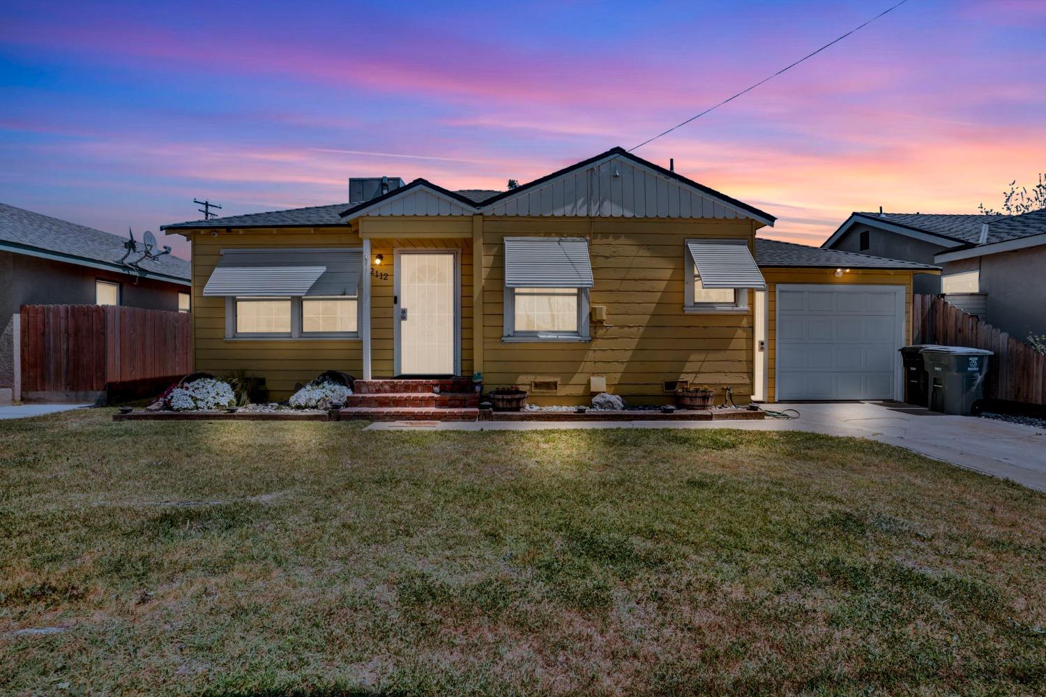 Detail Gallery Image 2 of 48 For 2112 6th St, Hughson,  CA 95326 - 3 Beds | 2 Baths