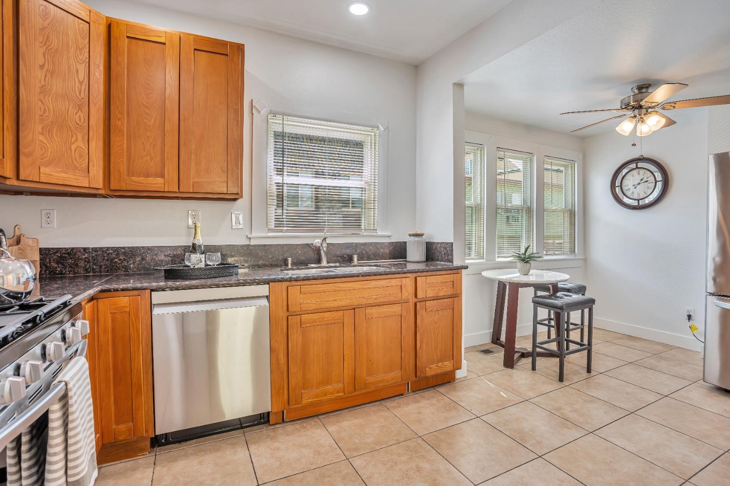29th, Sacramento, California image 19