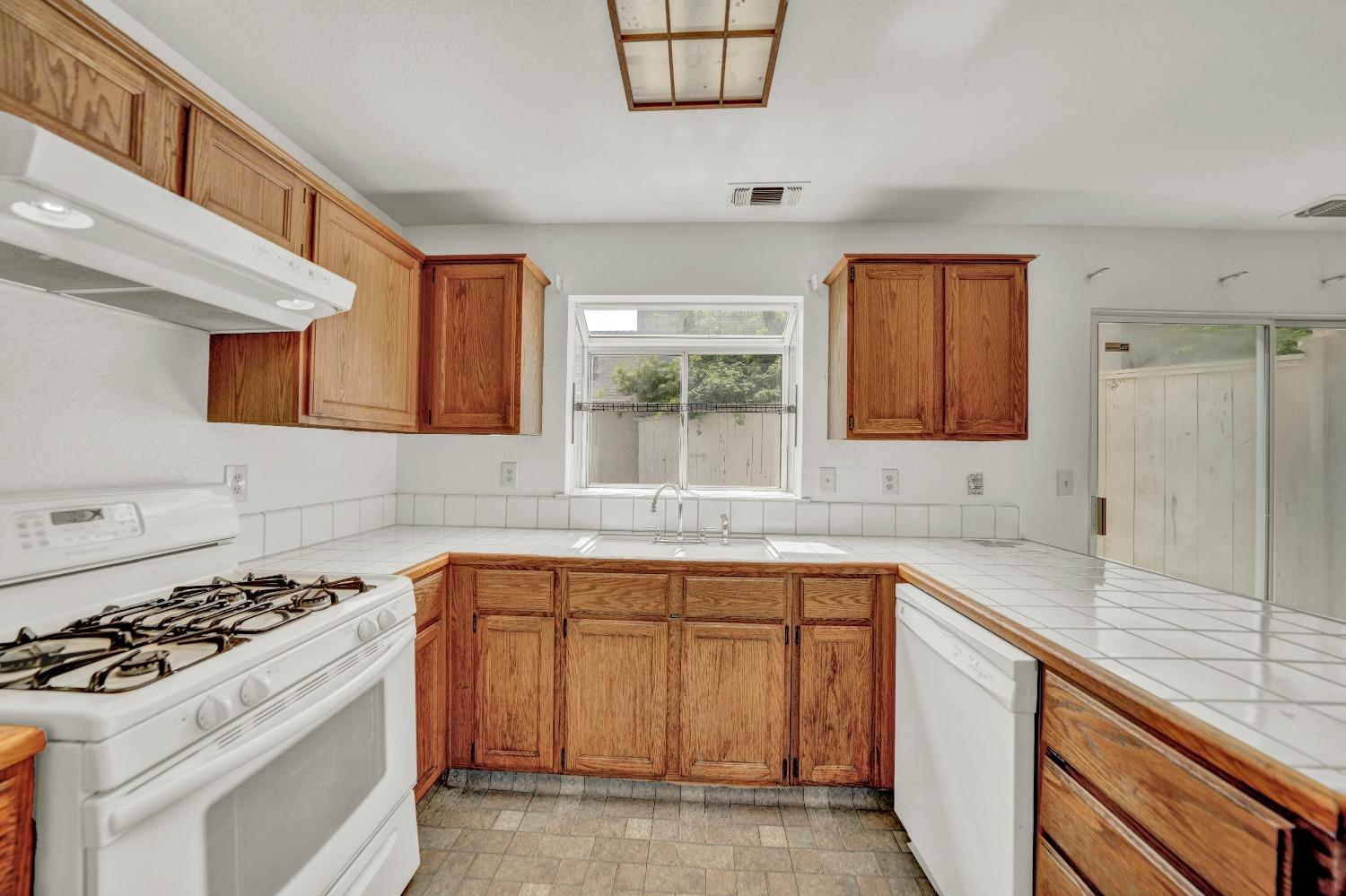 Detail Gallery Image 28 of 36 For 2820 Stone Ter, Modesto,  CA 95355 - 3 Beds | 2/1 Baths