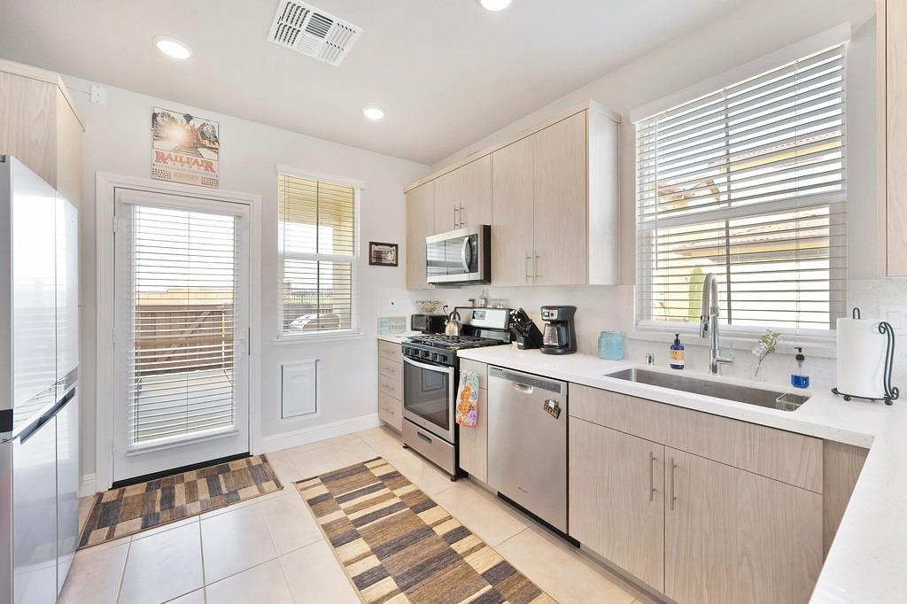 Portico Circle, Rancho Cordova, California image 15