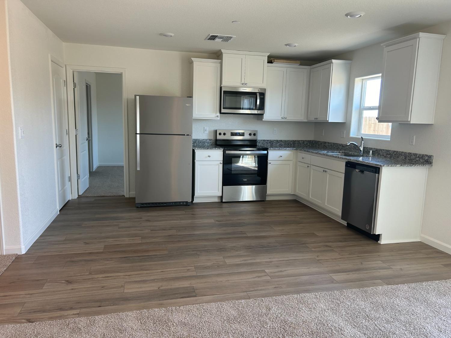 Detail Gallery Image 2 of 7 For 3049 Aerosmith Way, Stockton,  CA 95212 - 3 Beds | 2 Baths