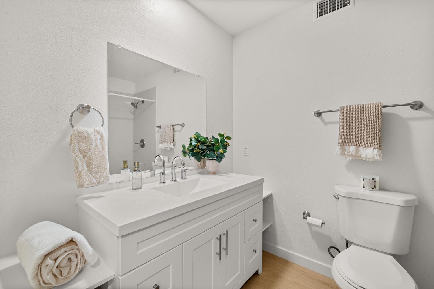 Pinot Way, Rancho Cordova, California image 5