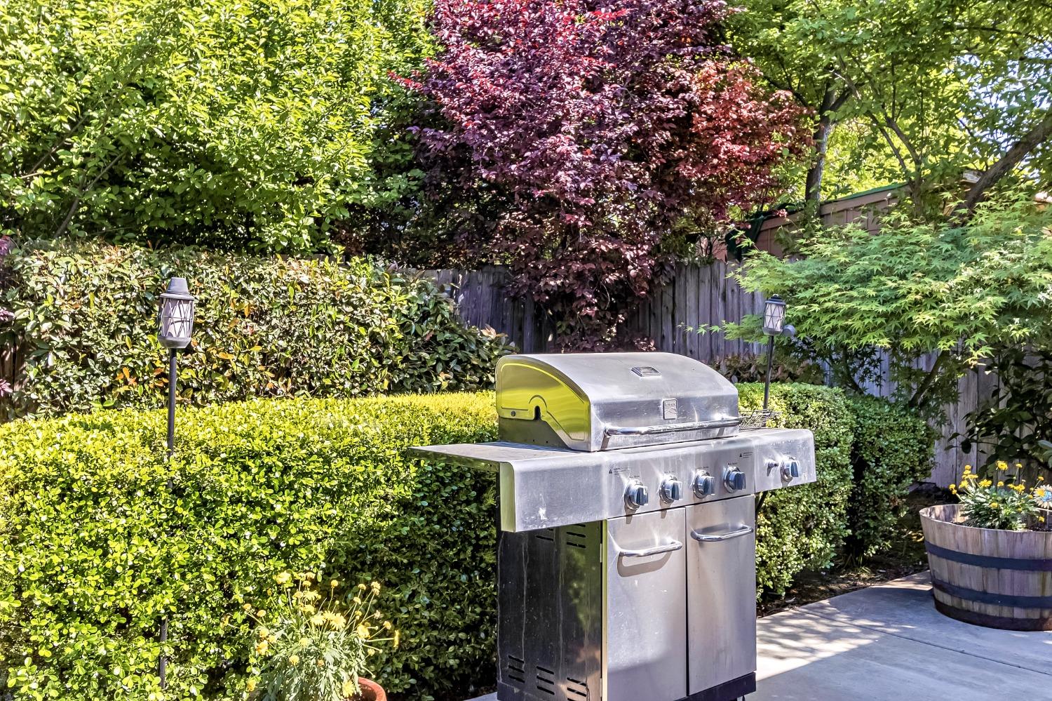 Detail Gallery Image 25 of 35 For 5211 Whittier Dr, Sacramento,  CA 95820 - 3 Beds | 2 Baths