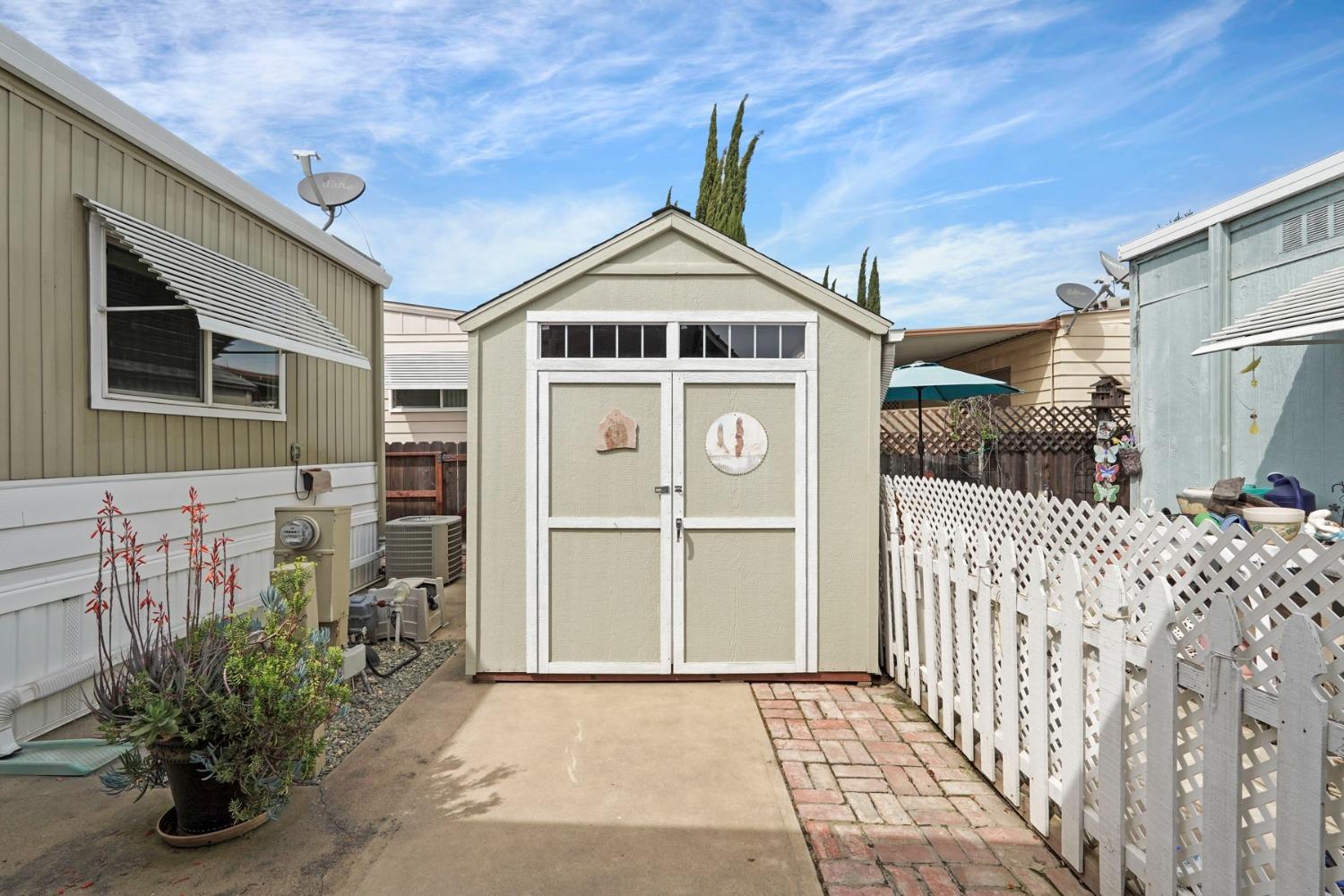 Detail Gallery Image 8 of 43 For 171 El Centro Dr, Lodi,  CA 95240 - 3 Beds | 2 Baths