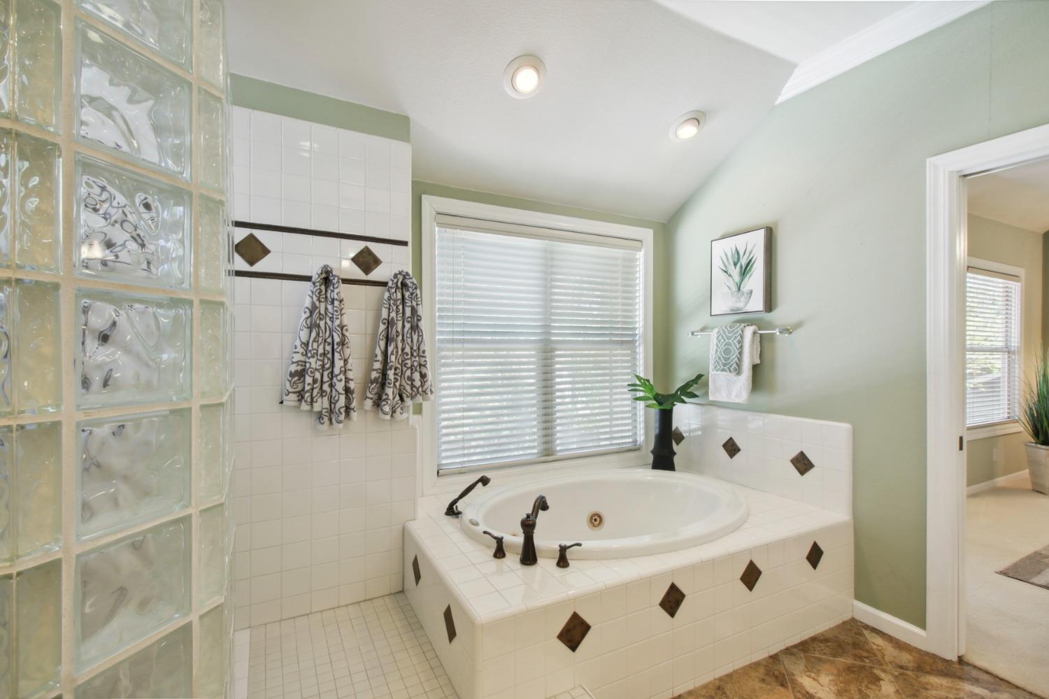 Detail Gallery Image 34 of 55 For 2119 Dinosaur Pl, Davis,  CA 95616 - 4 Beds | 2/1 Baths