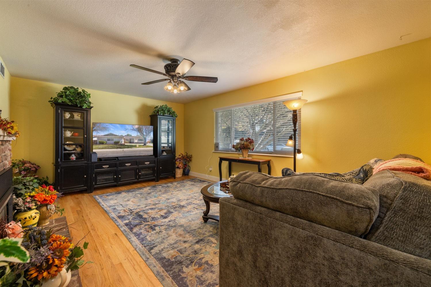 Detail Gallery Image 8 of 37 For 1610 Springwood Dr, Modesto,  CA 95350 - 3 Beds | 2 Baths