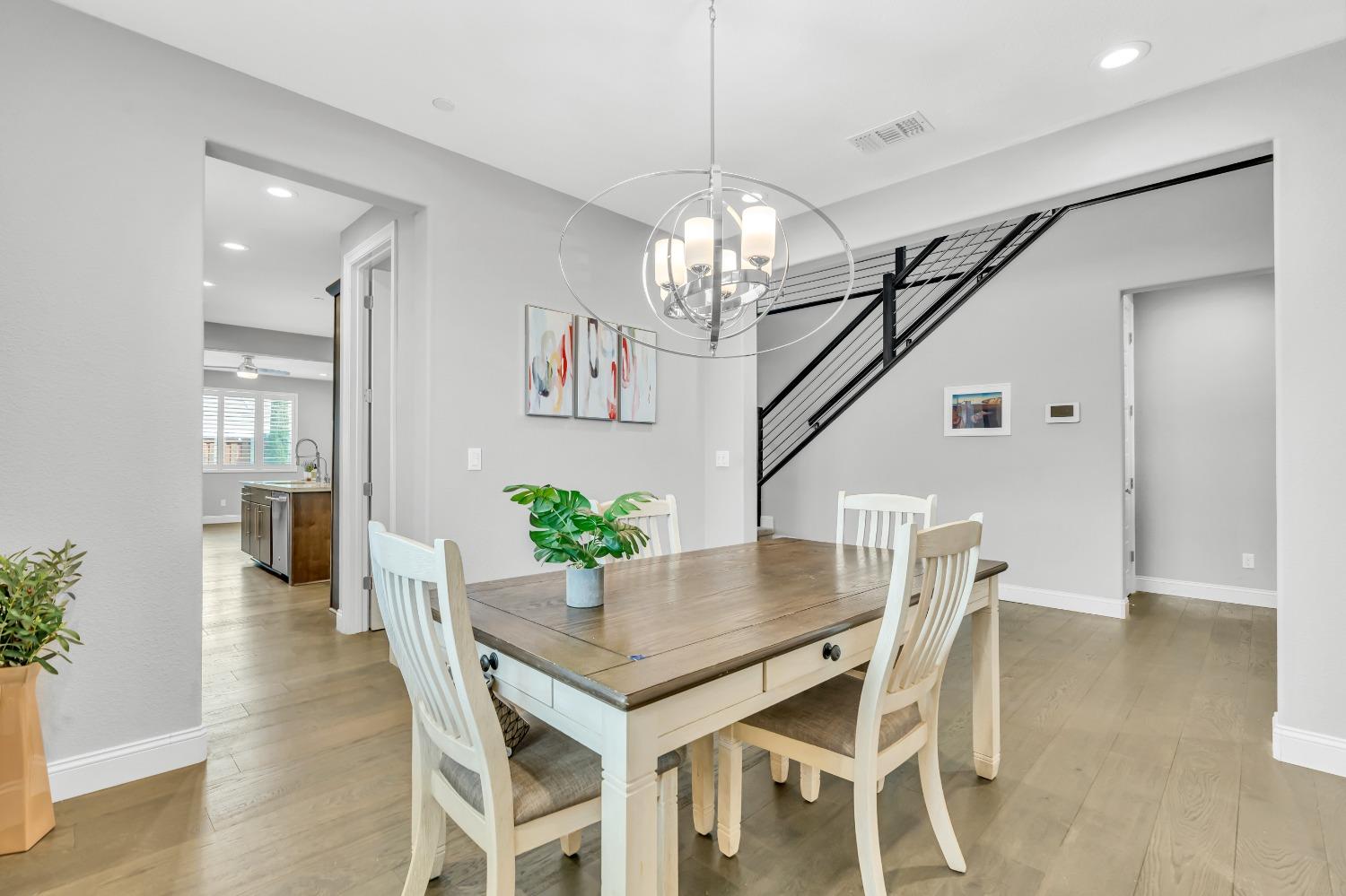 Detail Gallery Image 6 of 70 For 1725 Marina Dr, Lathrop,  CA 95330 - 5 Beds | 3/1 Baths