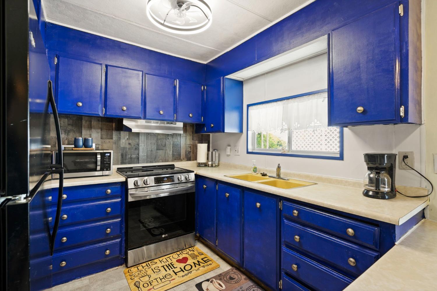 Detail Gallery Image 8 of 25 For 8181 Folsom Blvd 8, Sacramento,  CA 95826 - 2 Beds | 2 Baths