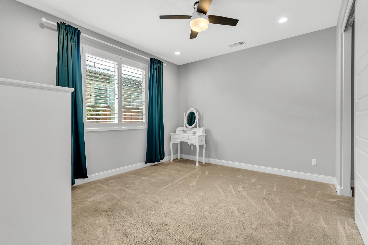 Detail Gallery Image 27 of 70 For 1725 Marina Dr, Lathrop,  CA 95330 - 5 Beds | 3/1 Baths