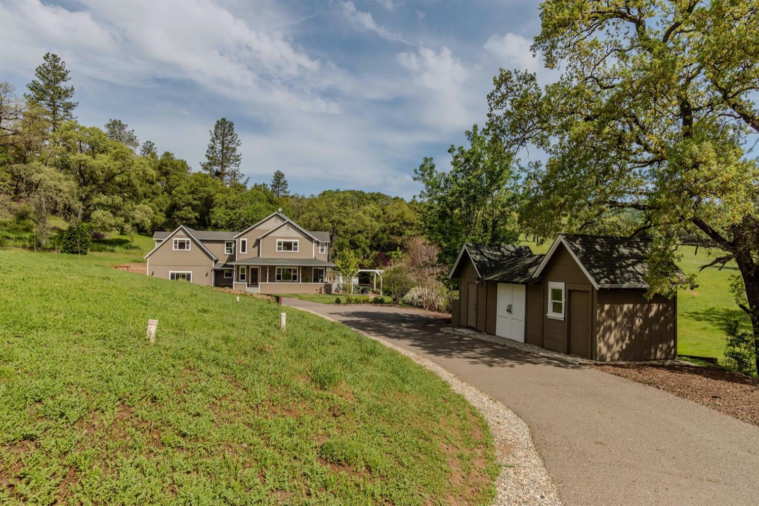 Detail Gallery Image 8 of 92 For 12860 Locust Ln, Sutter Creek,  CA 95685 - 3 Beds | 4 Baths