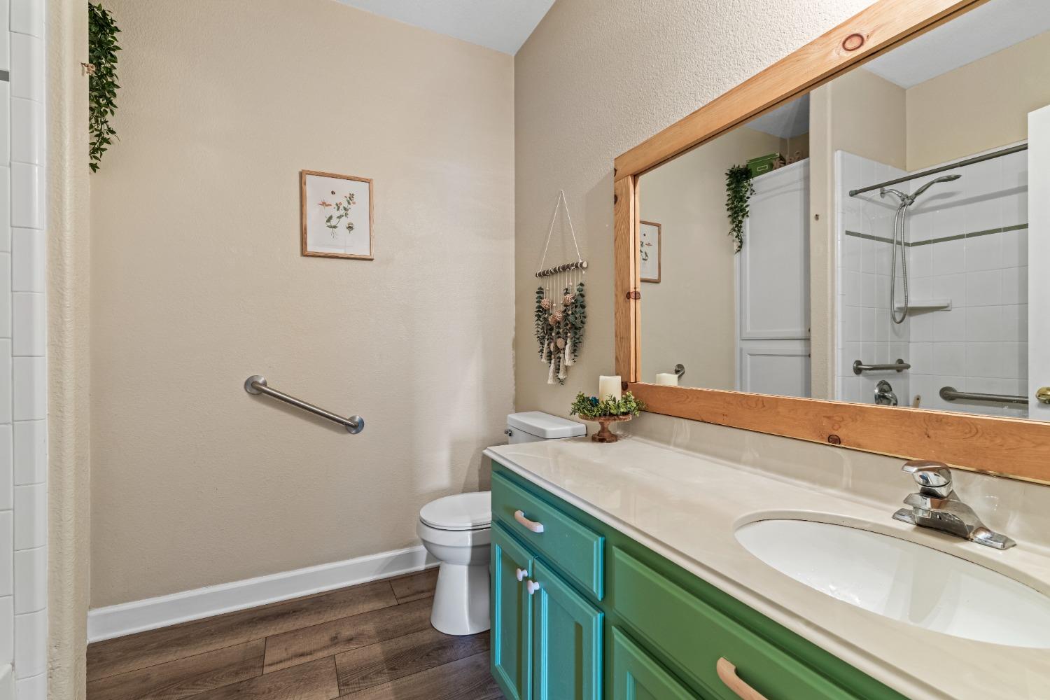 Sweetbriar Court, Auburn, California image 18