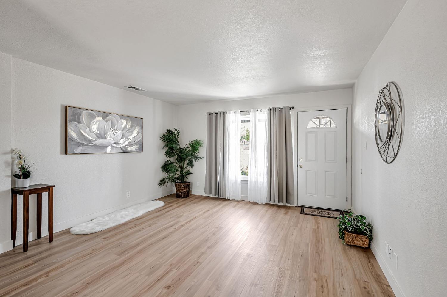 Detail Gallery Image 6 of 27 For 2253 Edison Ave, Sacramento,  CA 95821 - 3 Beds | 1 Baths