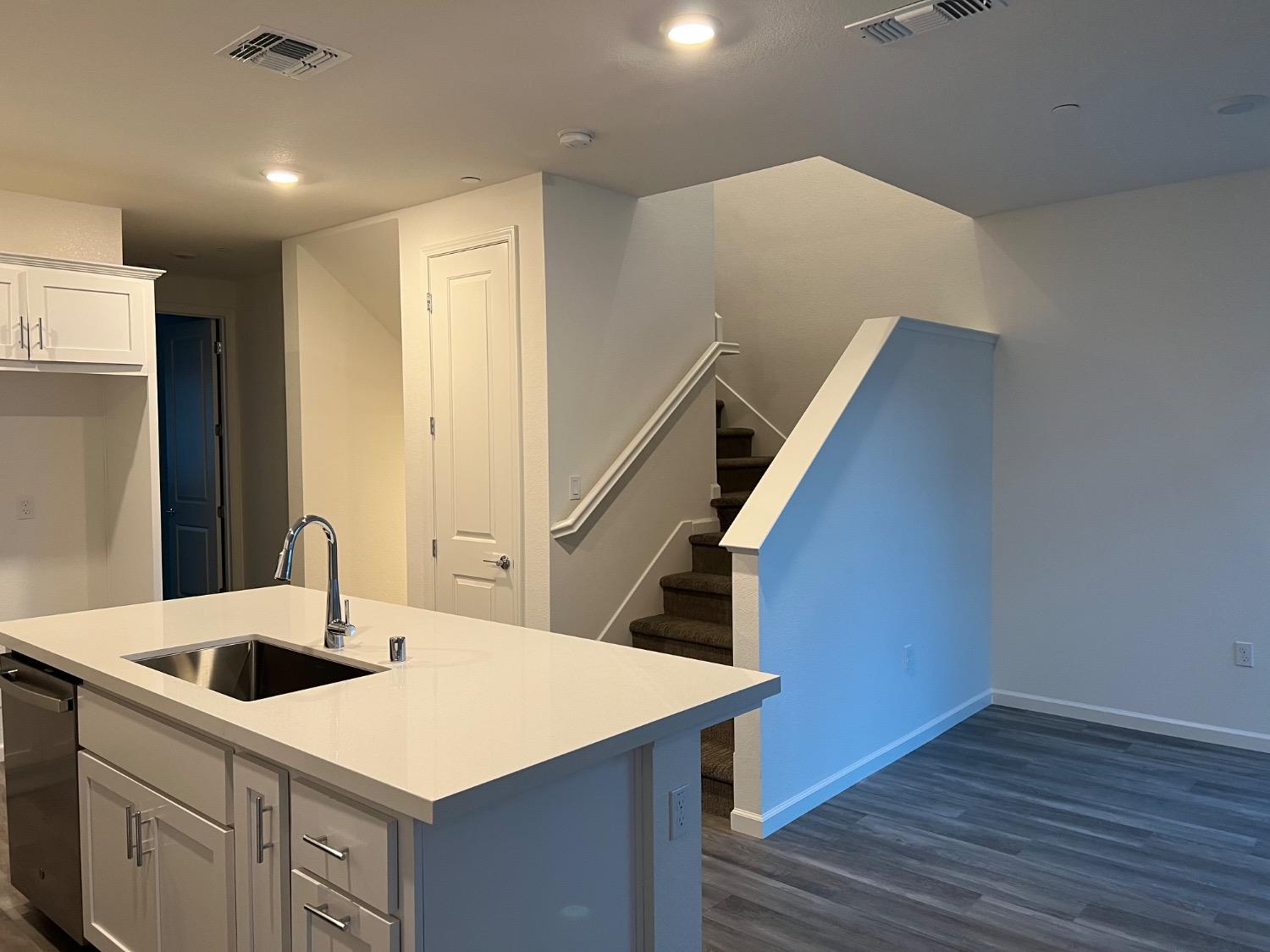 Detail Gallery Image 14 of 51 For 4375 Garonne Walk, Sacramento,  CA 95834 - 4 Beds | 3/1 Baths