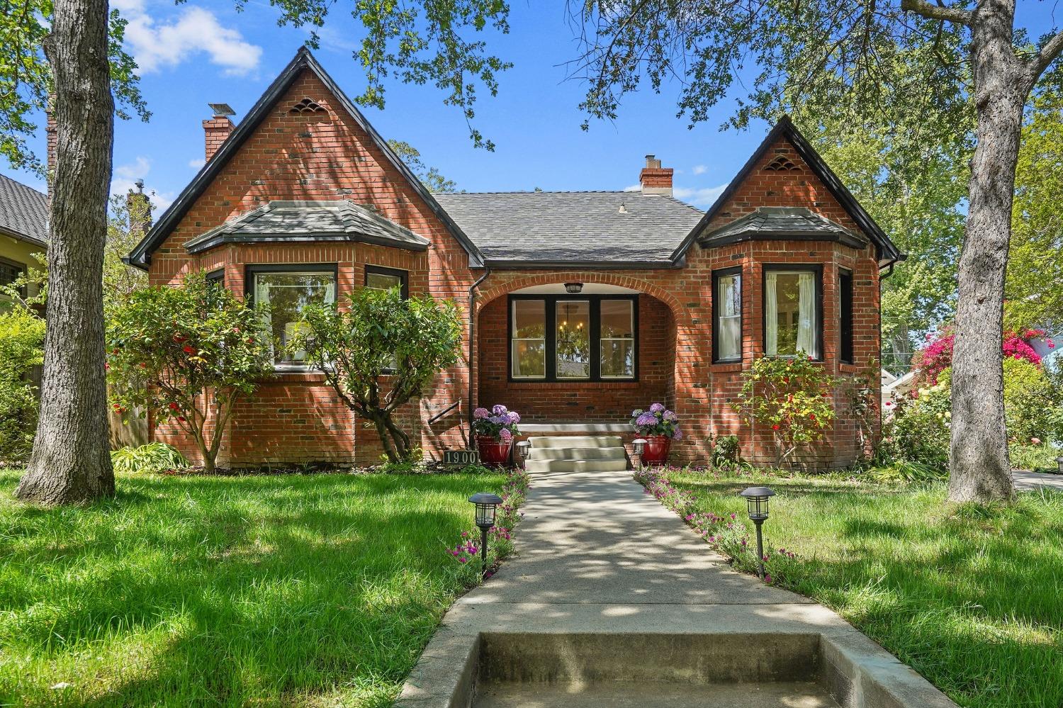Detail Gallery Image 1 of 1 For 1900 45th St, Sacramento,  CA 95819 - 2 Beds | 1 Baths