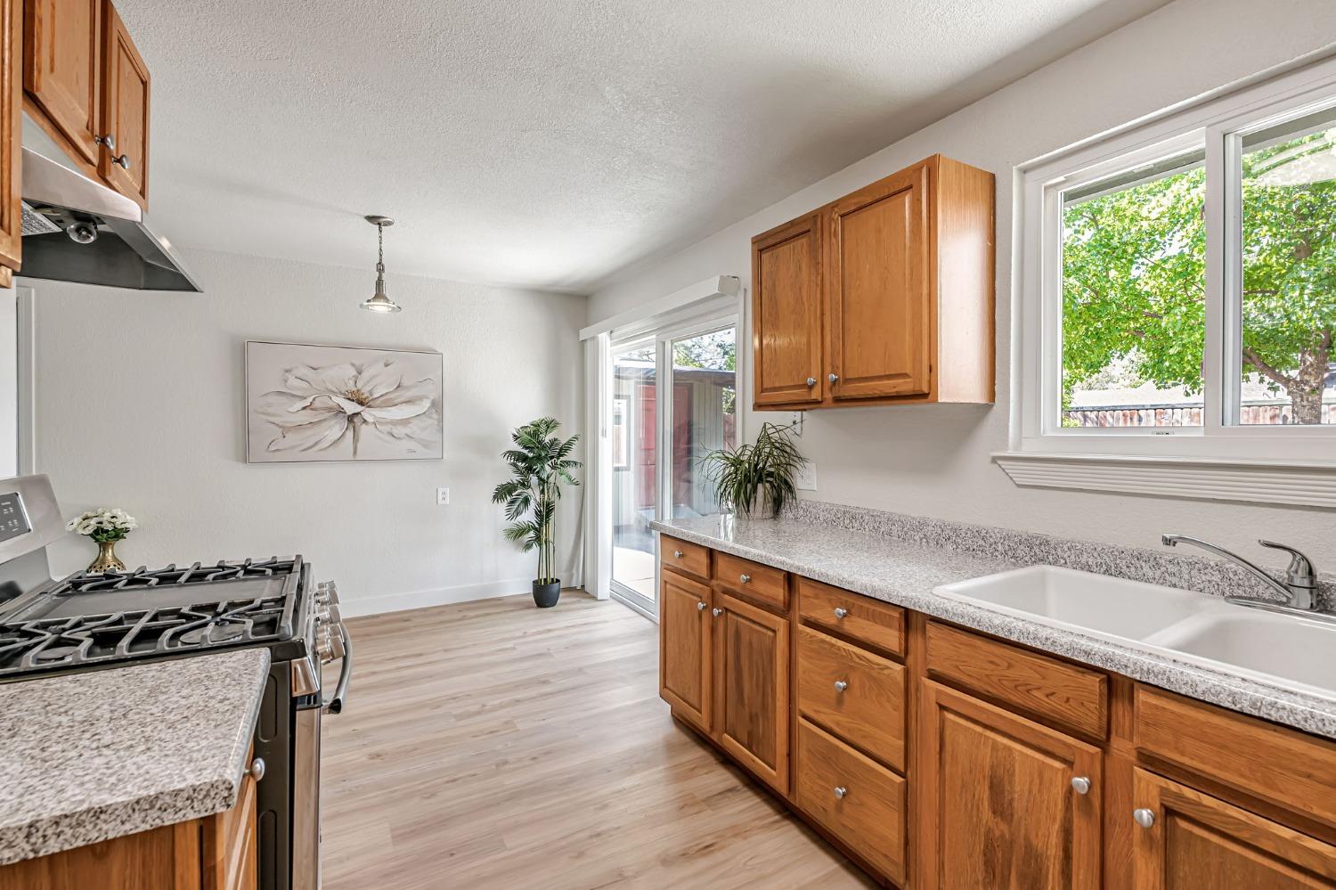 Detail Gallery Image 11 of 27 For 2253 Edison Ave, Sacramento,  CA 95821 - 3 Beds | 1 Baths