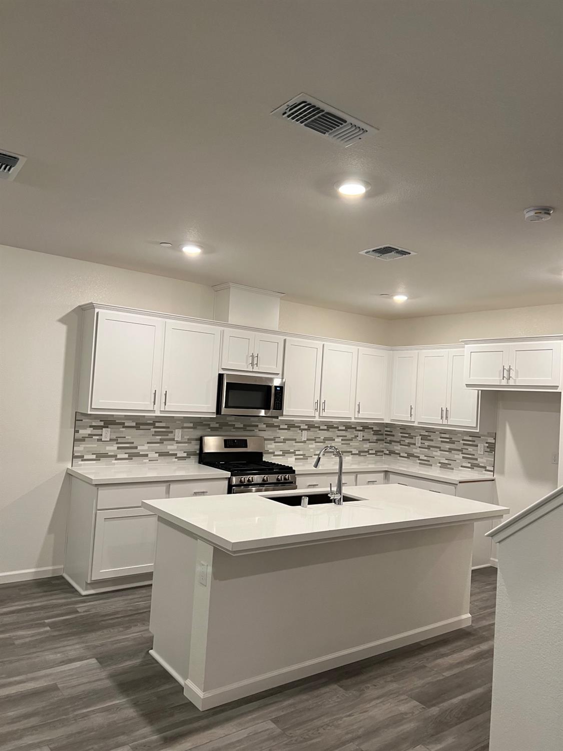 Detail Gallery Image 15 of 51 For 4375 Garonne Walk, Sacramento,  CA 95834 - 4 Beds | 3/1 Baths