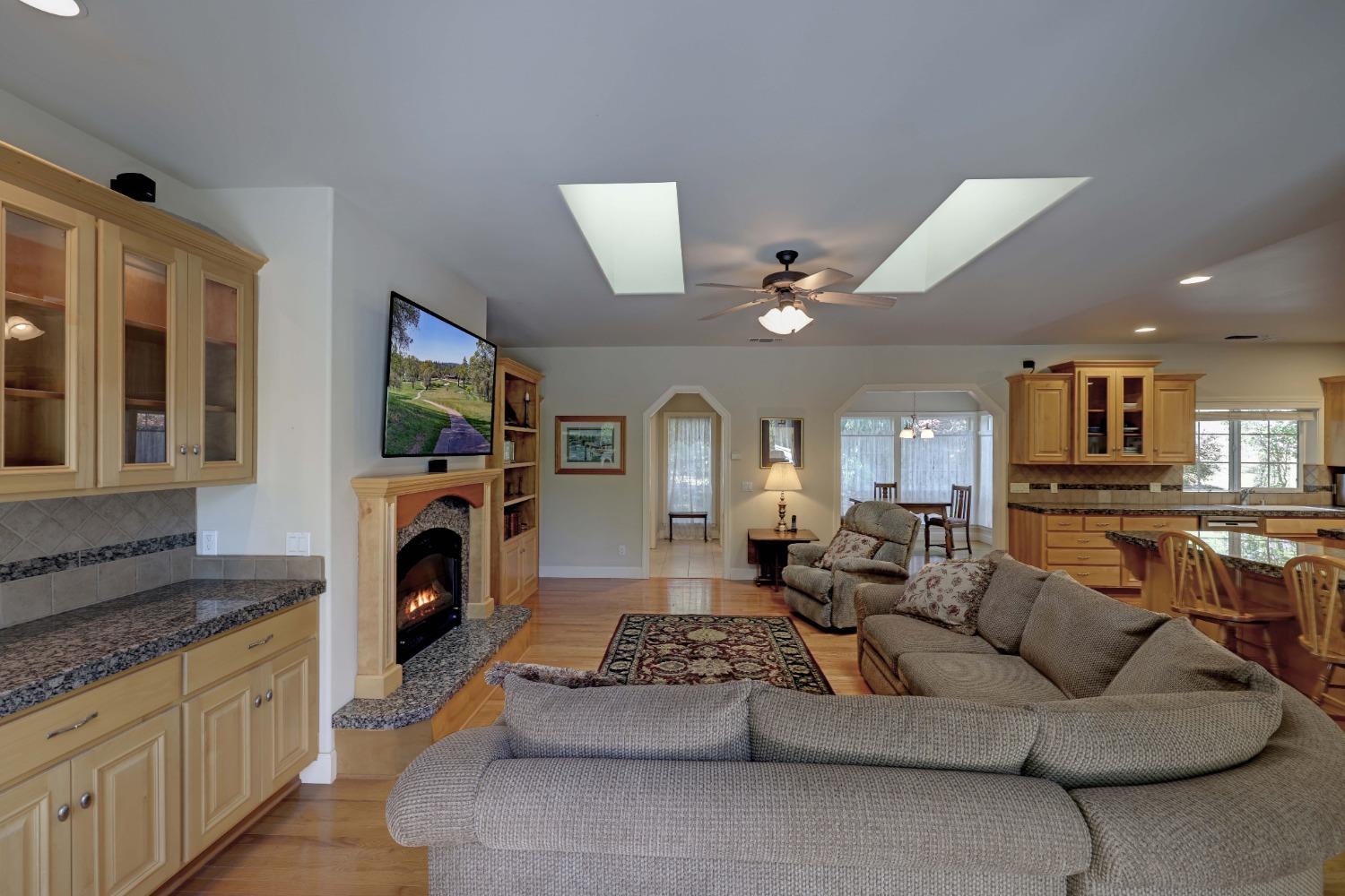 Detail Gallery Image 17 of 82 For 18572 Hummingbird Dr, Penn Valley,  CA 95946 - 3 Beds | 2/1 Baths