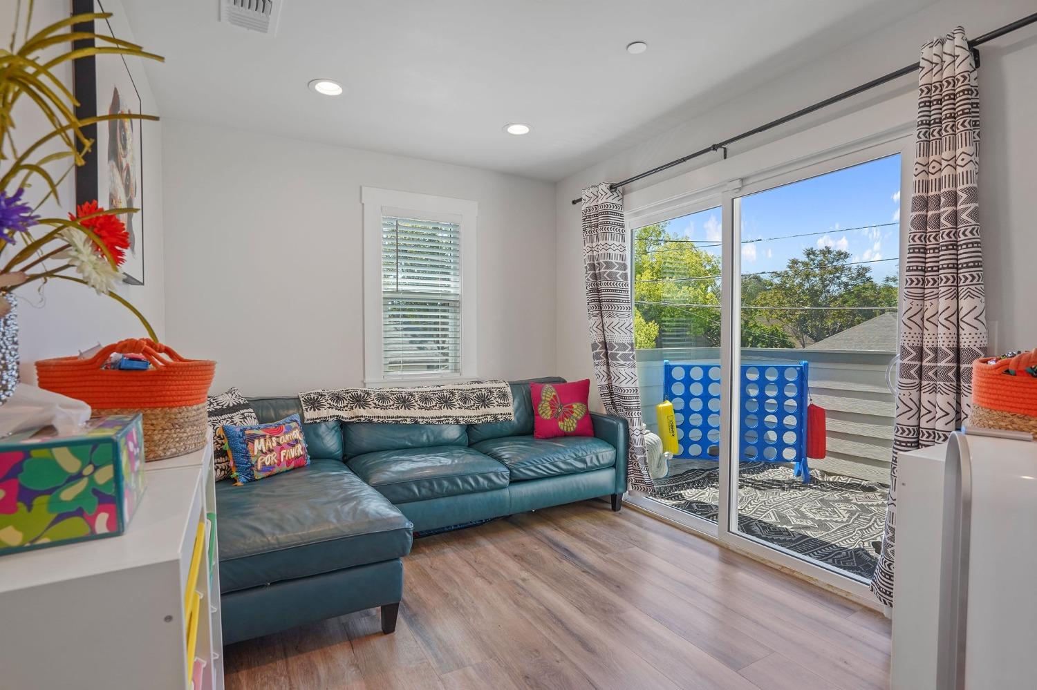 Detail Gallery Image 17 of 34 For 2741 Santa Clara Way, Sacramento,  CA 95817 - 4 Beds | 2/1 Baths