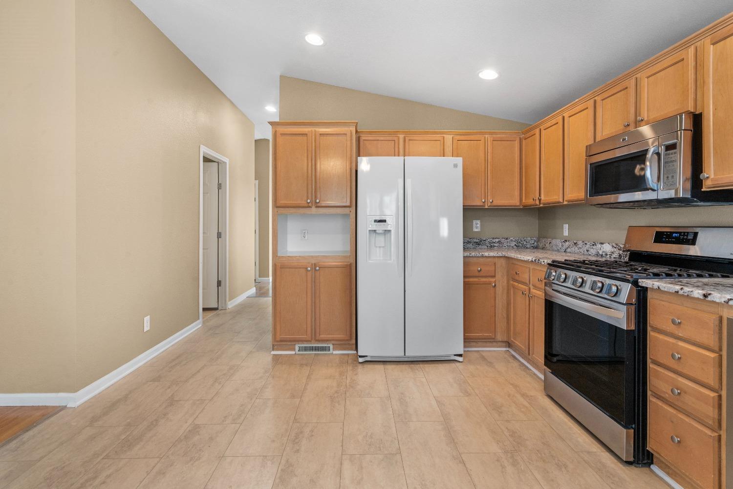 Detail Gallery Image 15 of 38 For 5100 N Highway 99 202, Stockton,  CA 95212 - 3 Beds | 2 Baths