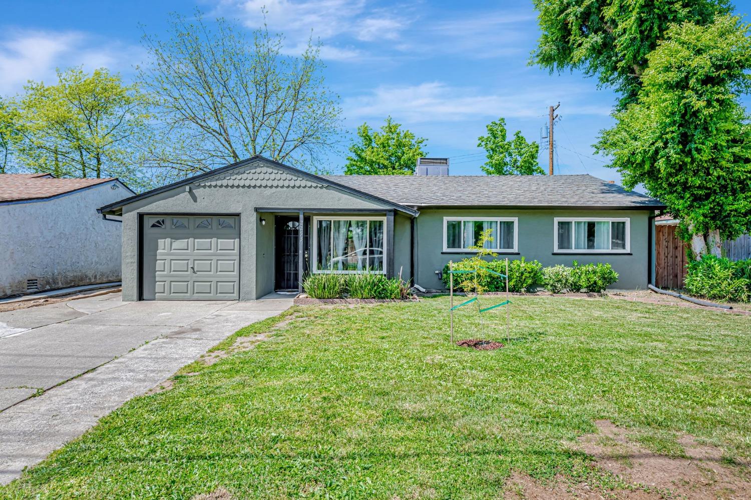 Detail Gallery Image 2 of 27 For 2253 Edison Ave, Sacramento,  CA 95821 - 3 Beds | 1 Baths