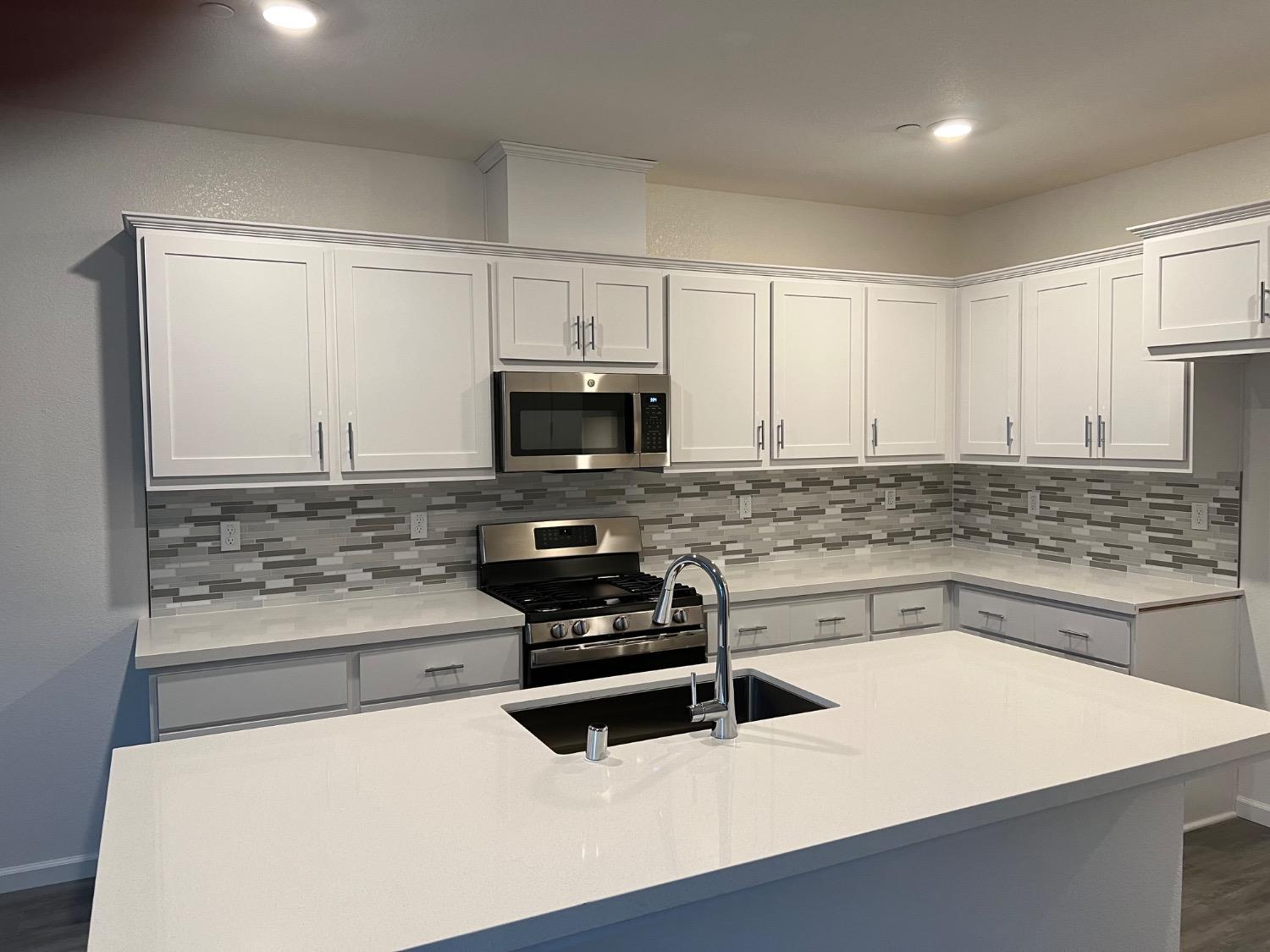 Detail Gallery Image 3 of 51 For 4375 Garonne Walk, Sacramento,  CA 95834 - 4 Beds | 3/1 Baths