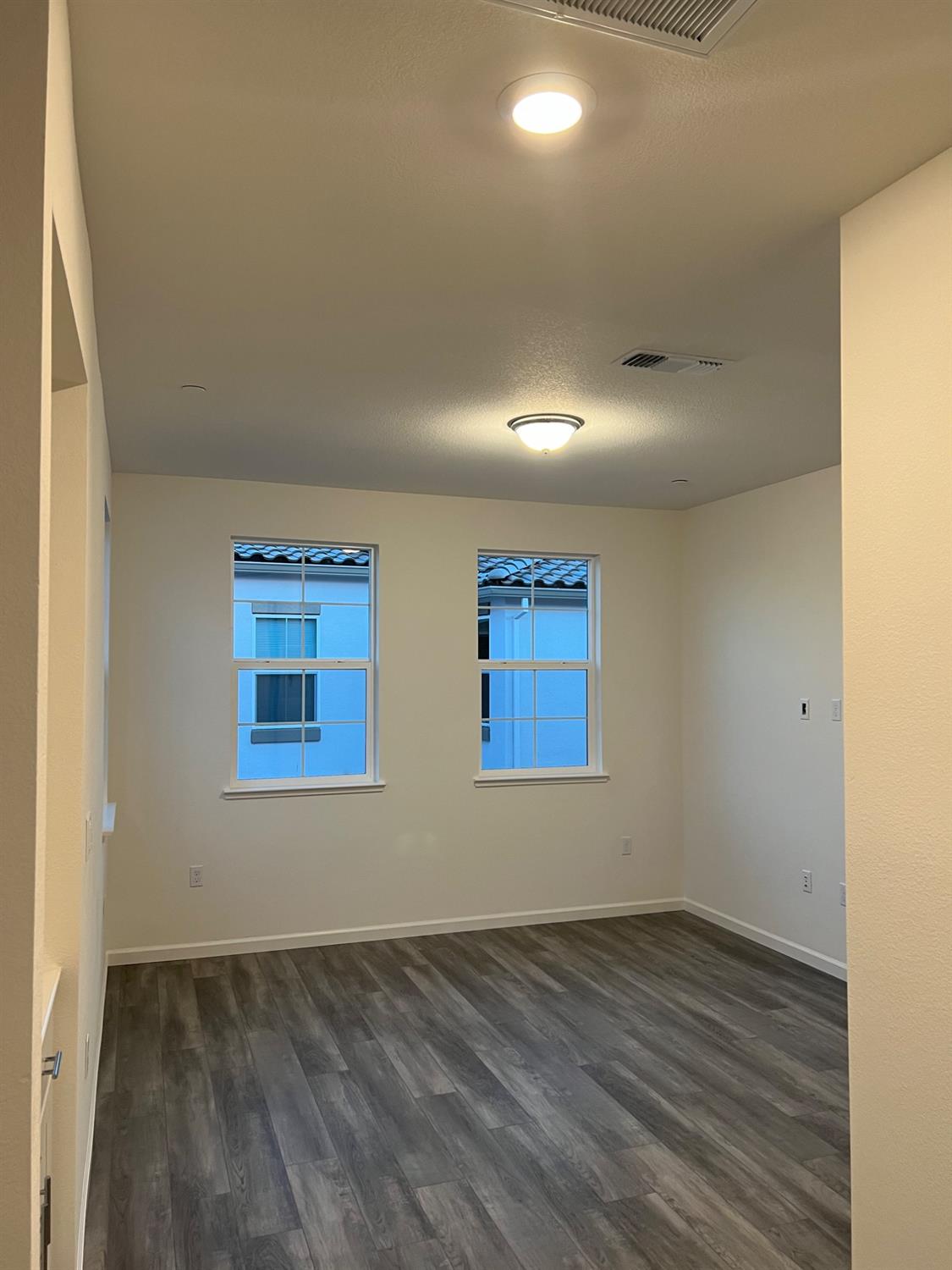 Detail Gallery Image 35 of 51 For 4375 Garonne Walk, Sacramento,  CA 95834 - 4 Beds | 3/1 Baths