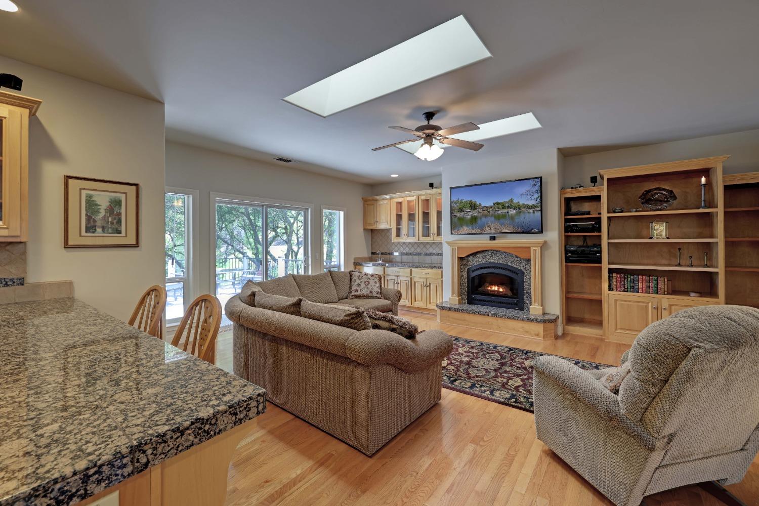 Detail Gallery Image 8 of 82 For 18572 Hummingbird Dr, Penn Valley,  CA 95946 - 3 Beds | 2/1 Baths