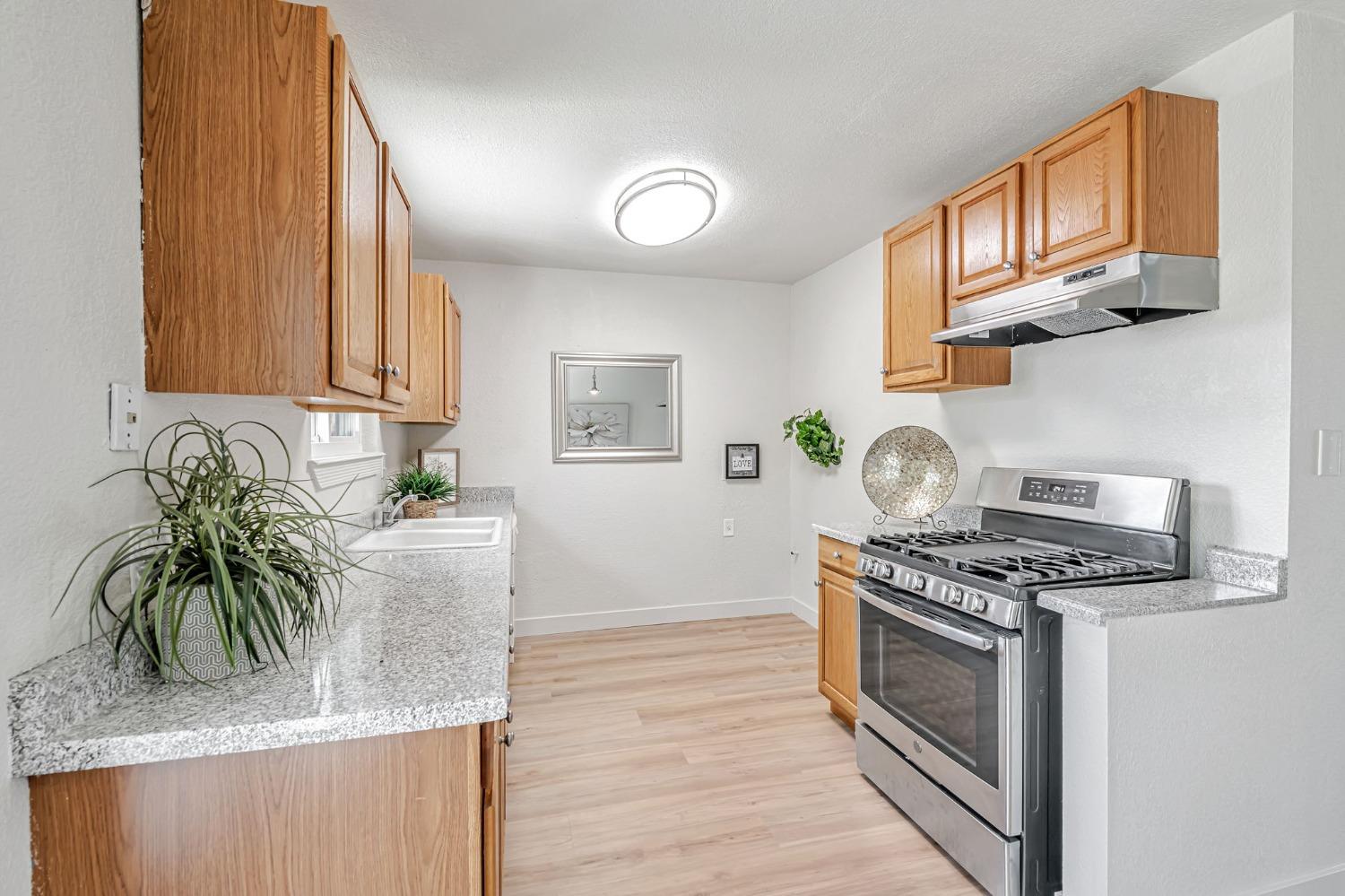 Detail Gallery Image 9 of 27 For 2253 Edison Ave, Sacramento,  CA 95821 - 3 Beds | 1 Baths