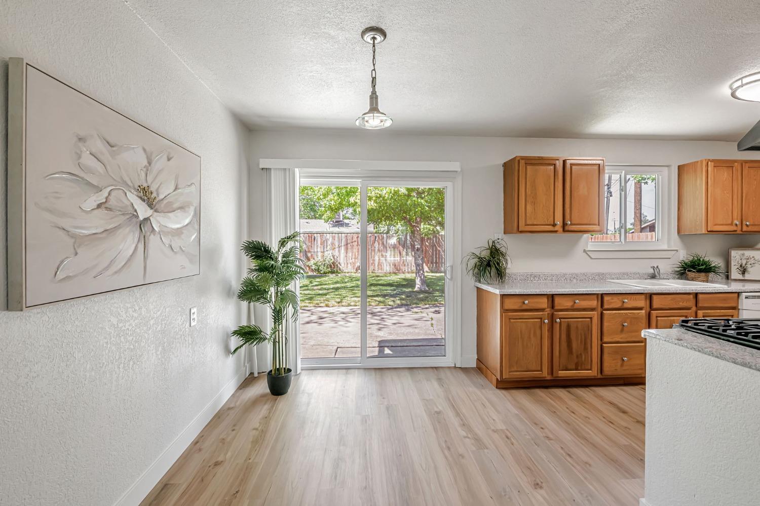 Detail Gallery Image 13 of 27 For 2253 Edison Ave, Sacramento,  CA 95821 - 3 Beds | 1 Baths