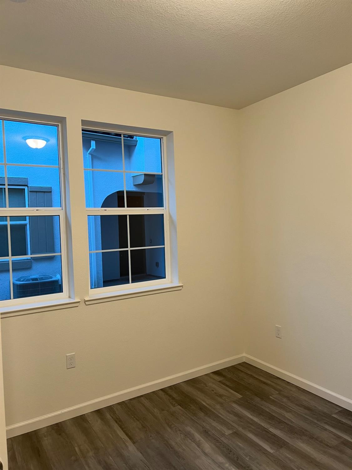 Detail Gallery Image 5 of 51 For 4375 Garonne Walk, Sacramento,  CA 95834 - 4 Beds | 3/1 Baths
