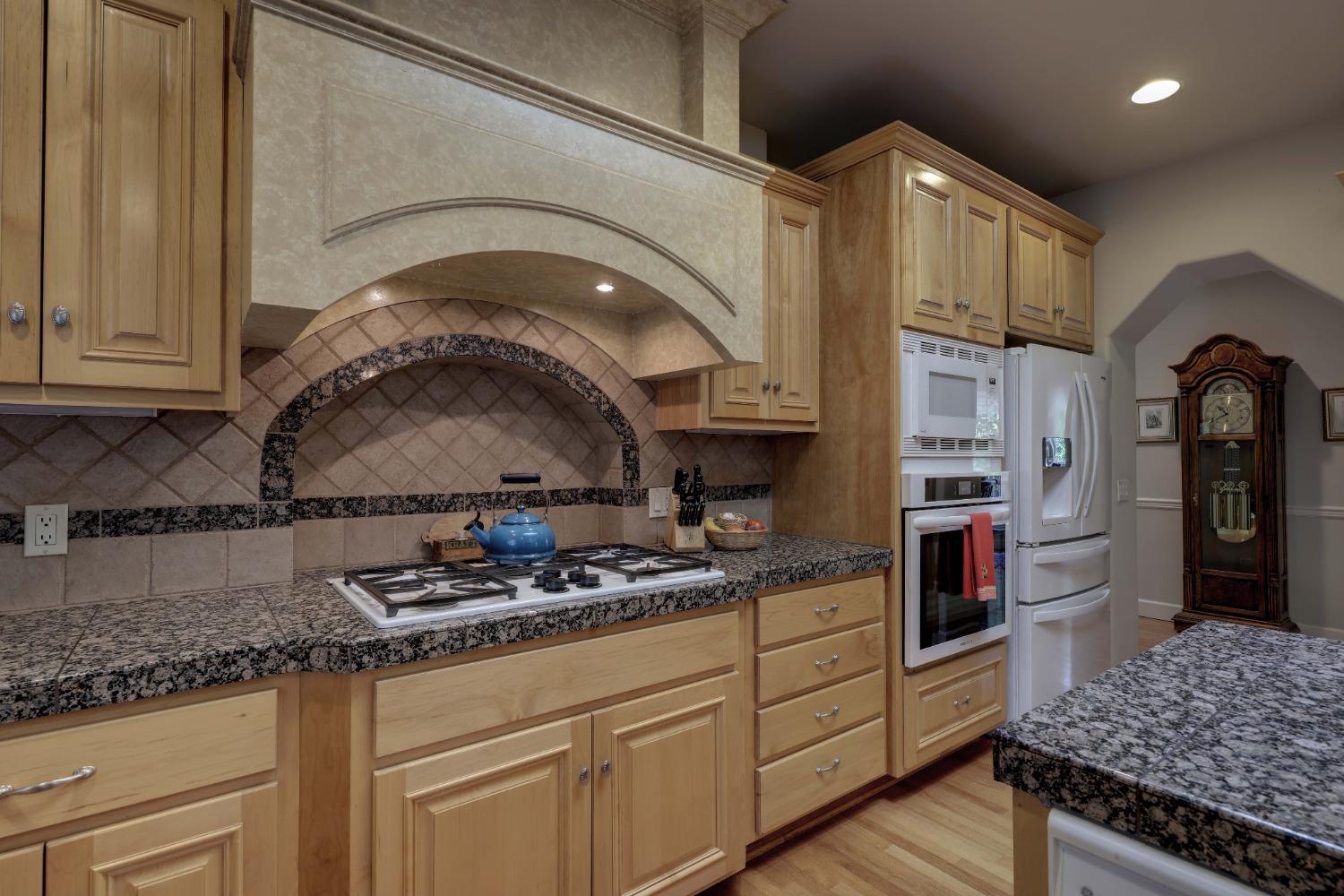 Detail Gallery Image 10 of 82 For 18572 Hummingbird Dr, Penn Valley,  CA 95946 - 3 Beds | 2/1 Baths
