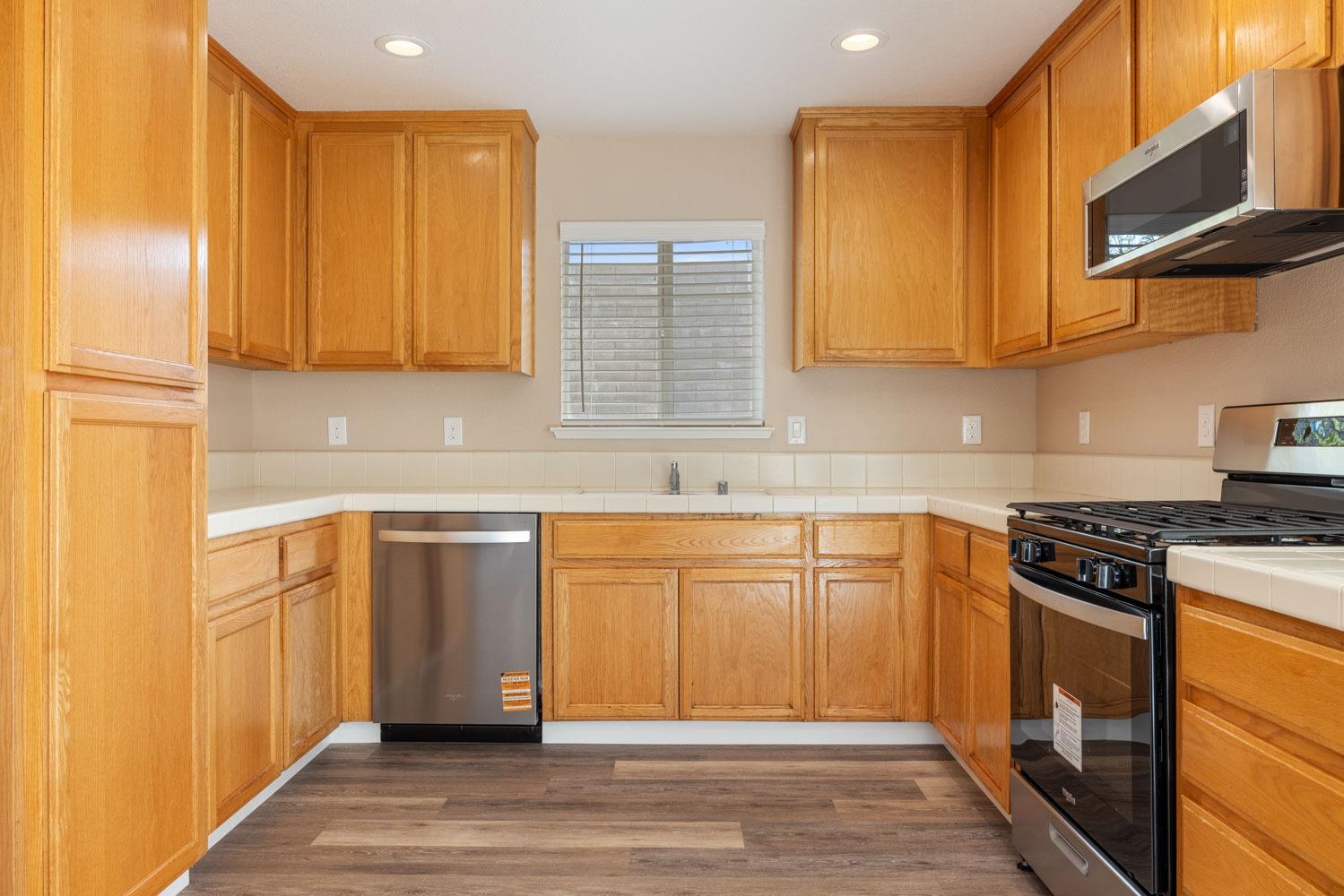 Detail Gallery Image 8 of 20 For 3956 Amelia Dr, Stockton,  CA 95204 - 3 Beds | 2 Baths