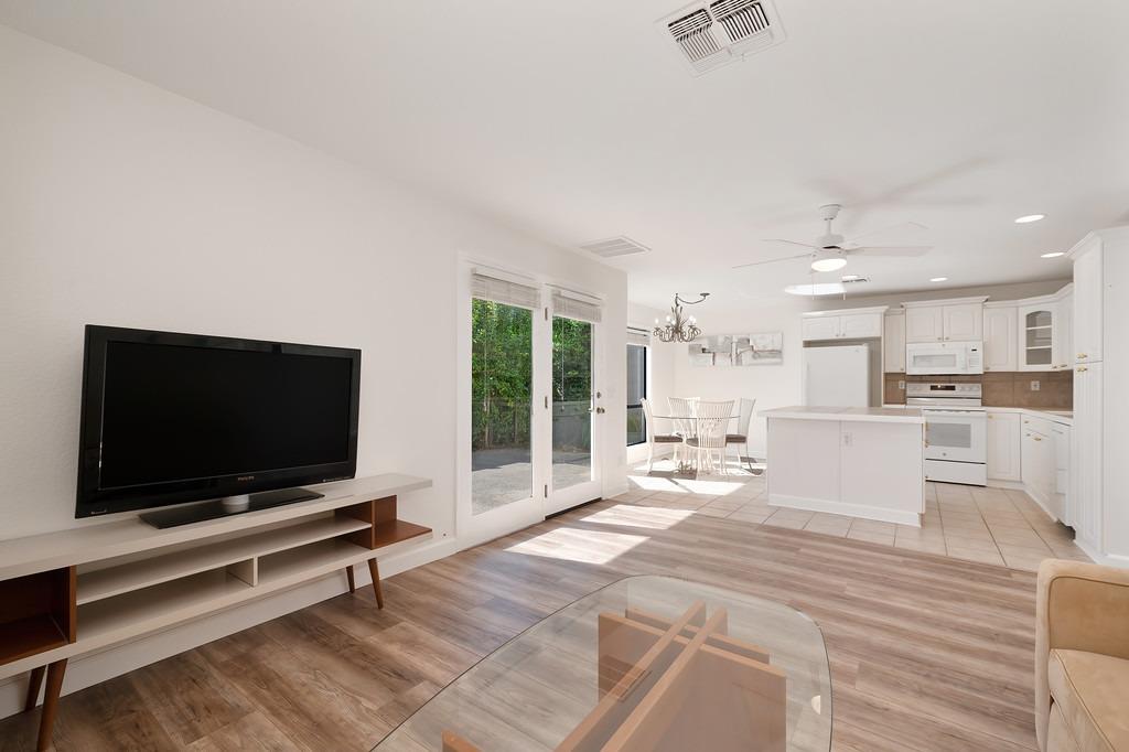 Photo #9: 225048218 Listing: Photo #9