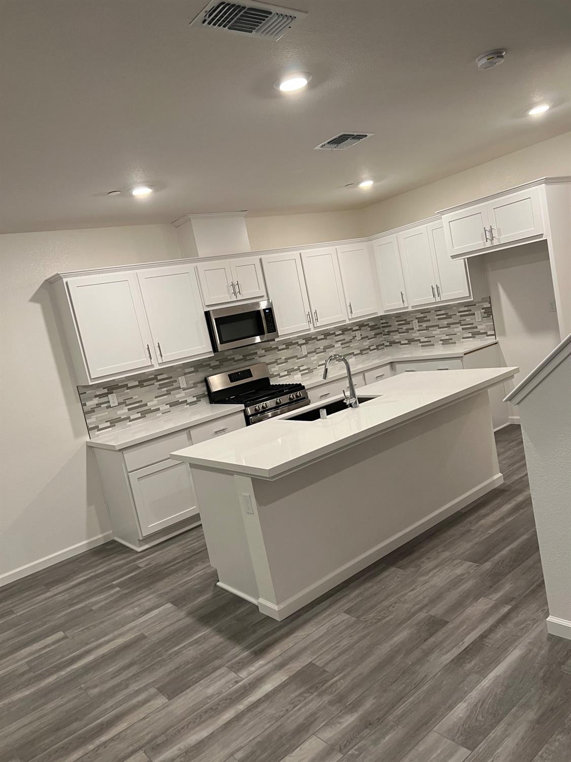 Detail Gallery Image 16 of 51 For 4375 Garonne Walk, Sacramento,  CA 95834 - 4 Beds | 3/1 Baths