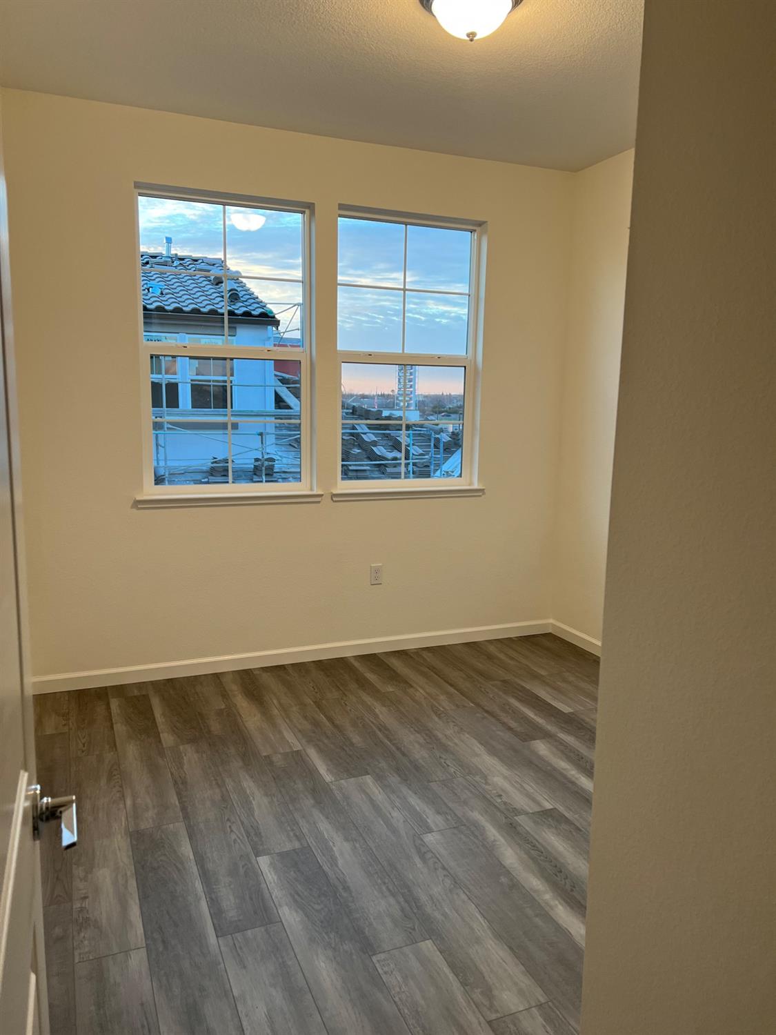 Detail Gallery Image 32 of 51 For 4375 Garonne Walk, Sacramento,  CA 95834 - 4 Beds | 3/1 Baths