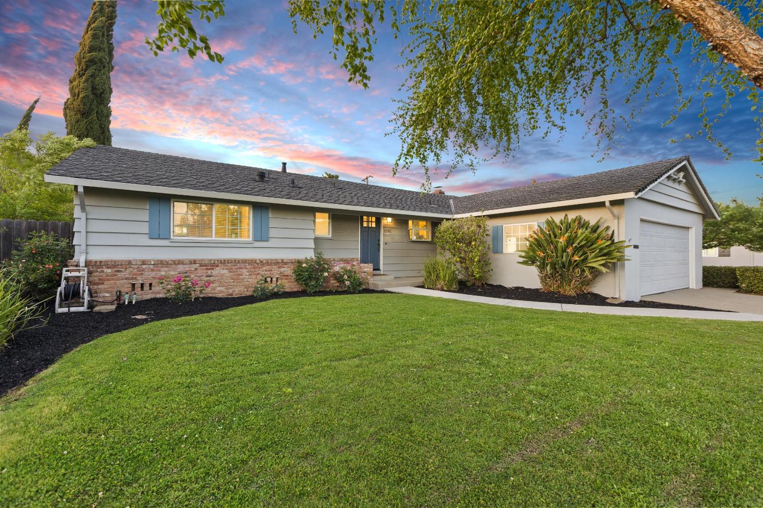 Detail Gallery Image 1 of 1 For 1181 Monte Vista Way, Sacramento,  CA 95831 - 3 Beds | 2 Baths