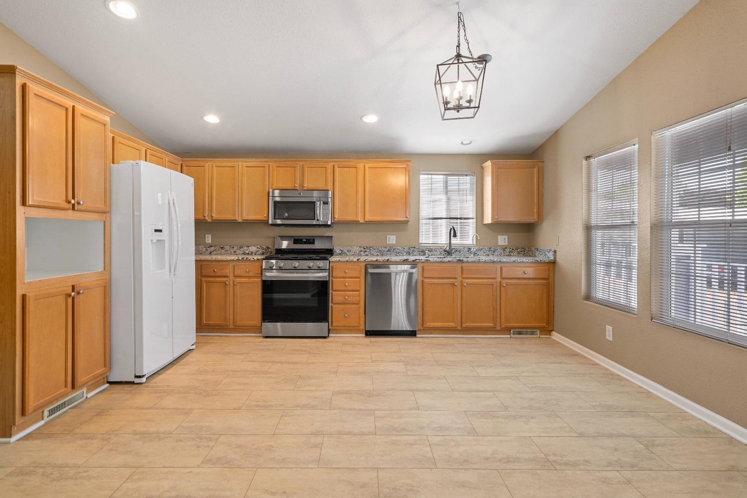Detail Gallery Image 11 of 38 For 5100 N Highway 99 202, Stockton,  CA 95212 - 3 Beds | 2 Baths