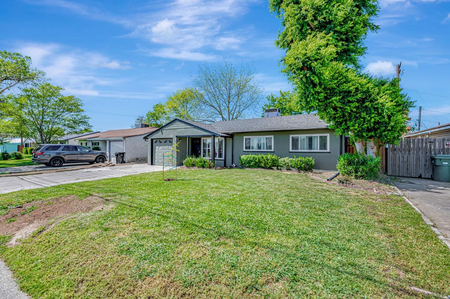 Detail Gallery Image 1 of 27 For 2253 Edison Ave, Sacramento,  CA 95821 - 3 Beds | 1 Baths