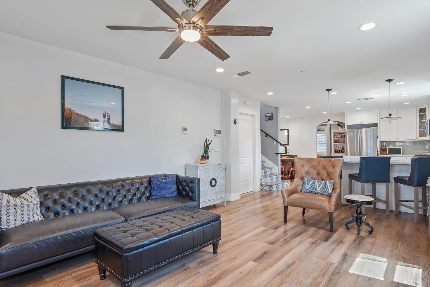 Detail Gallery Image 3 of 34 For 2741 Santa Clara Way, Sacramento,  CA 95817 - 4 Beds | 2/1 Baths