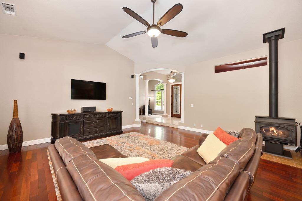 Detail Gallery Image 18 of 73 For 4980 Indian Lane, Foresthill,  CA 95631 - 3 Beds | 2/1 Baths