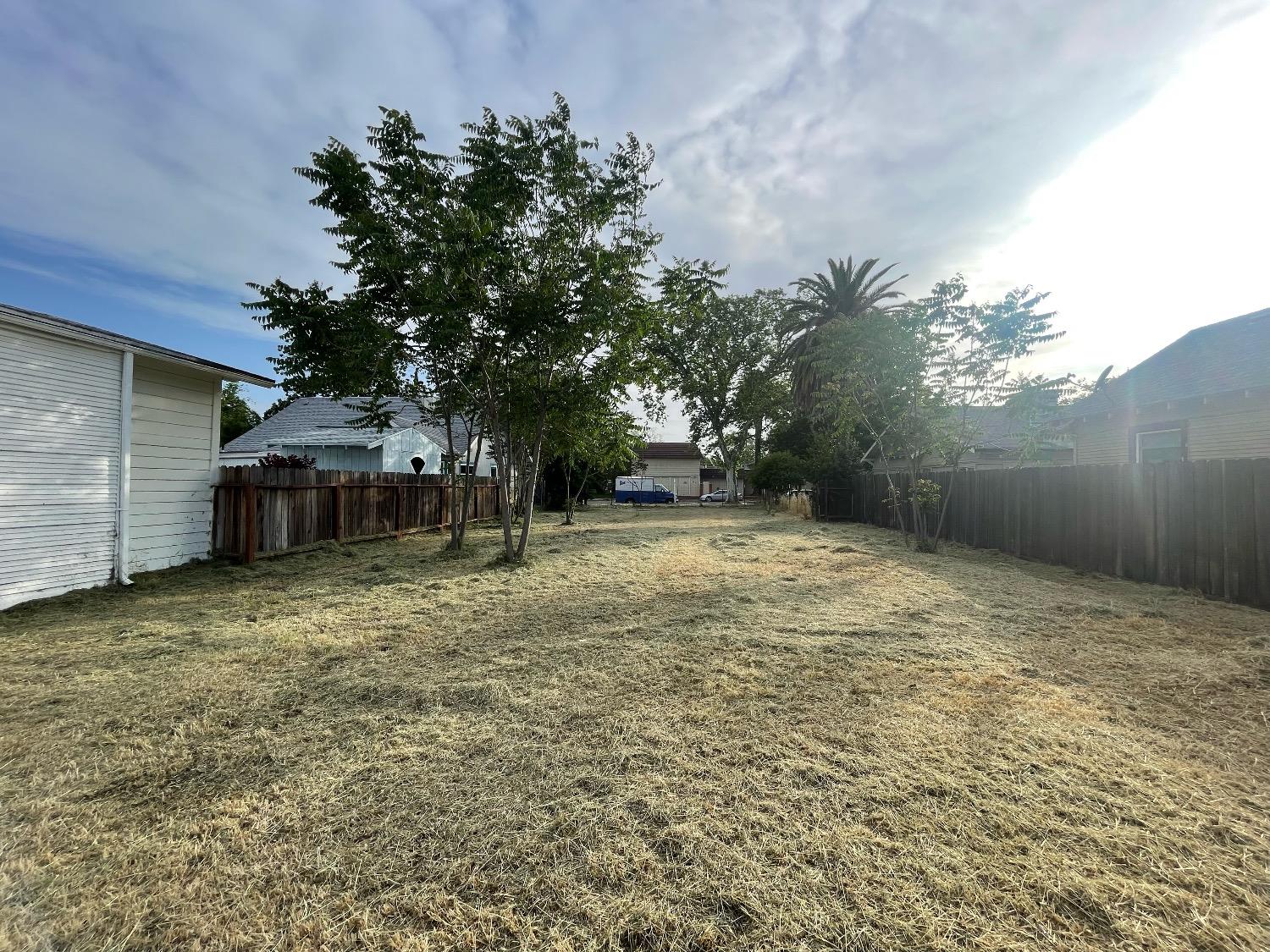 Detail Gallery Image 4 of 8 For 520 14th St, Modesto,  CA 95354 - – Beds | – Baths