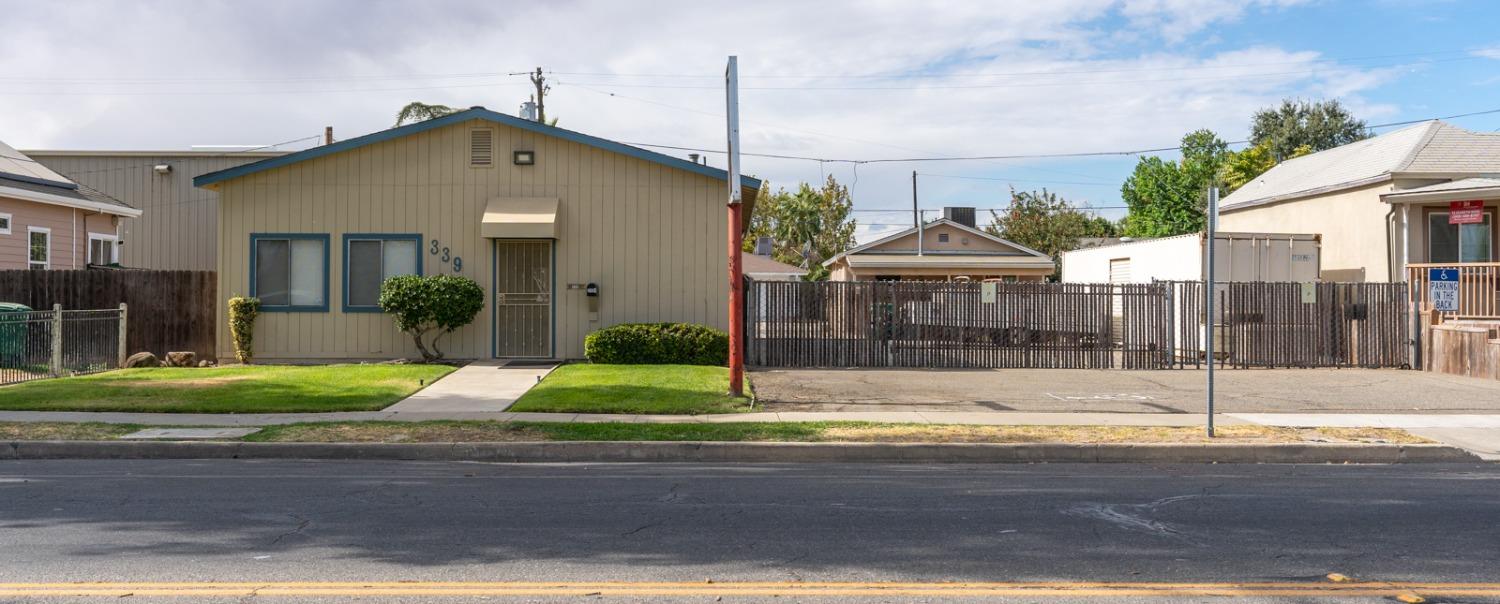 Detail Gallery Image 1 of 15 For 339 H St, Los Banos,  CA 93635 - – Beds | – Baths