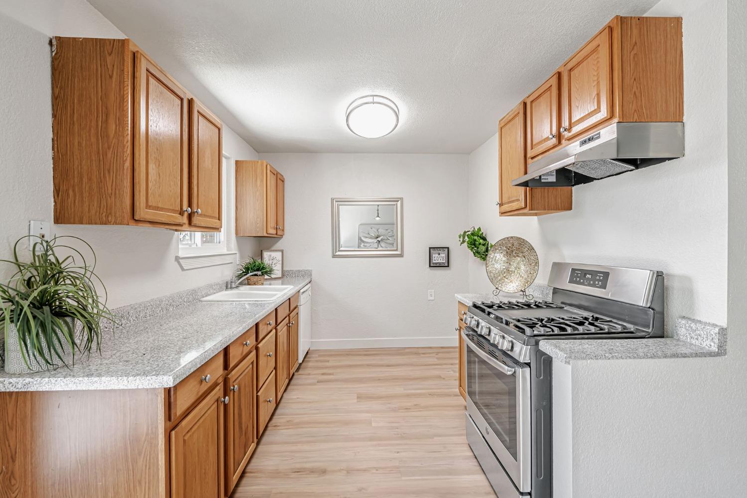 Detail Gallery Image 12 of 27 For 2253 Edison Ave, Sacramento,  CA 95821 - 3 Beds | 1 Baths